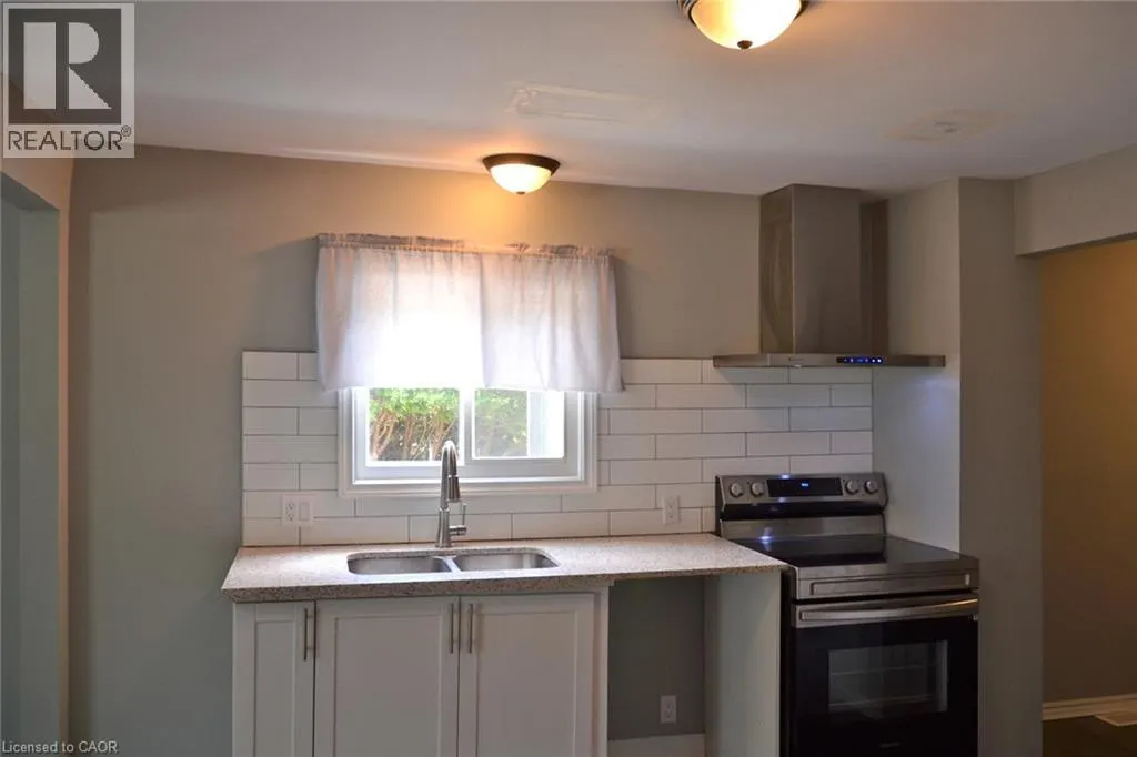 404 QUEENSWAY W