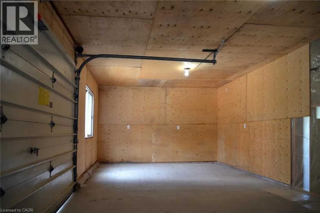 404 QUEENSWAY W