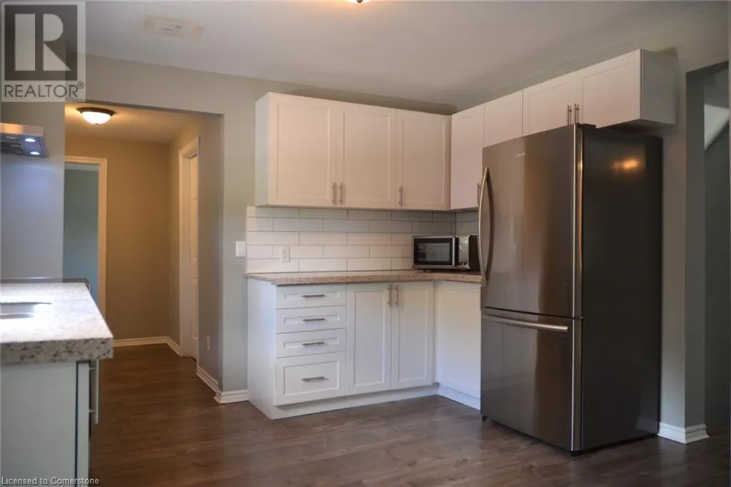 404 QUEENSWAY W