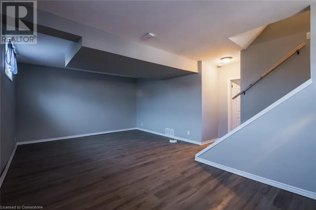 404 QUEENSWAY W