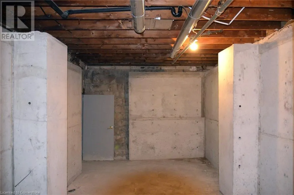 404 QUEENSWAY W