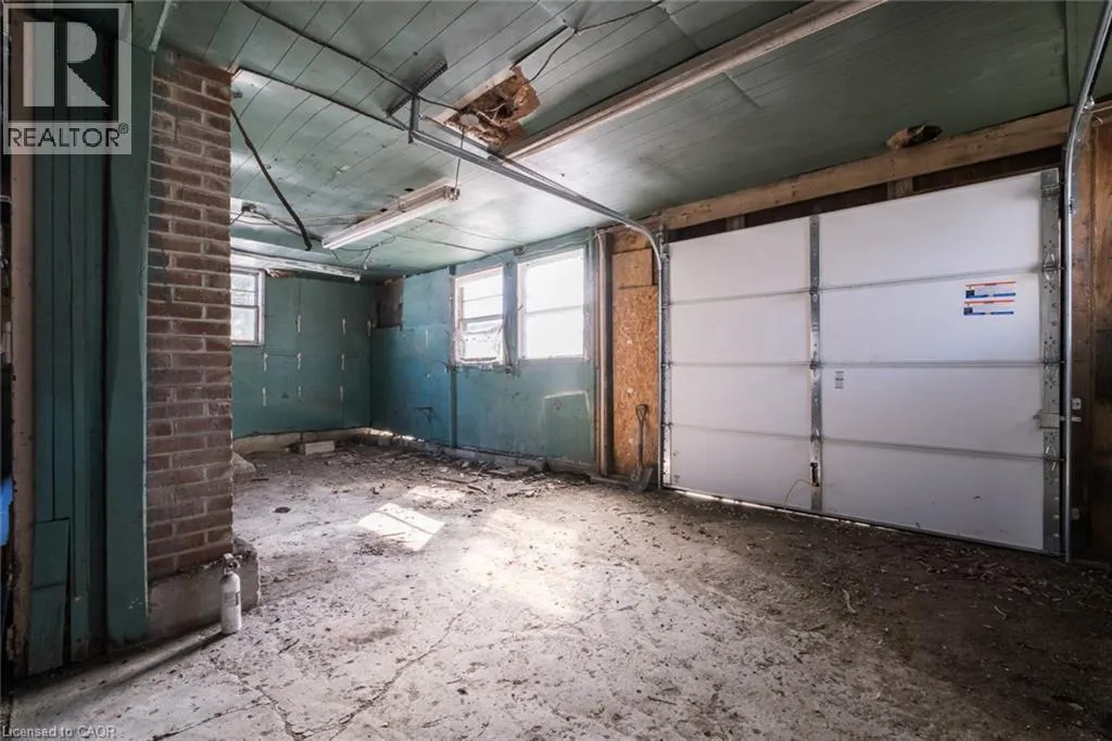 404 QUEENSWAY W
