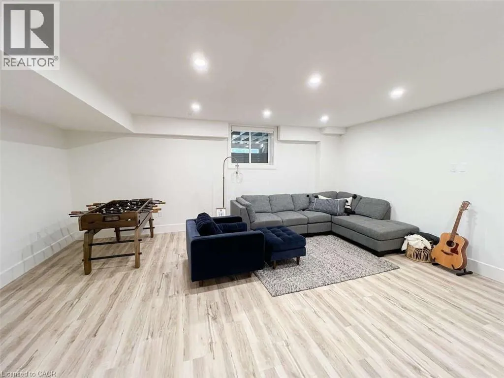 38 MCINTYRE Court