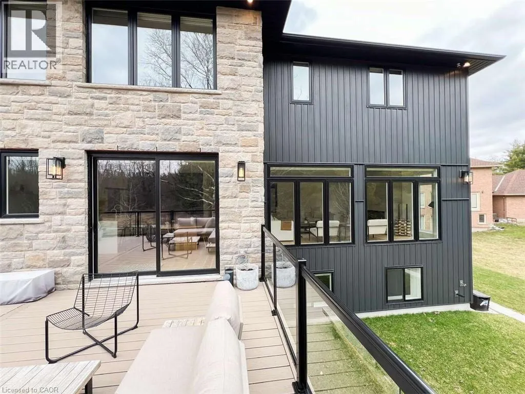 38 MCINTYRE Court