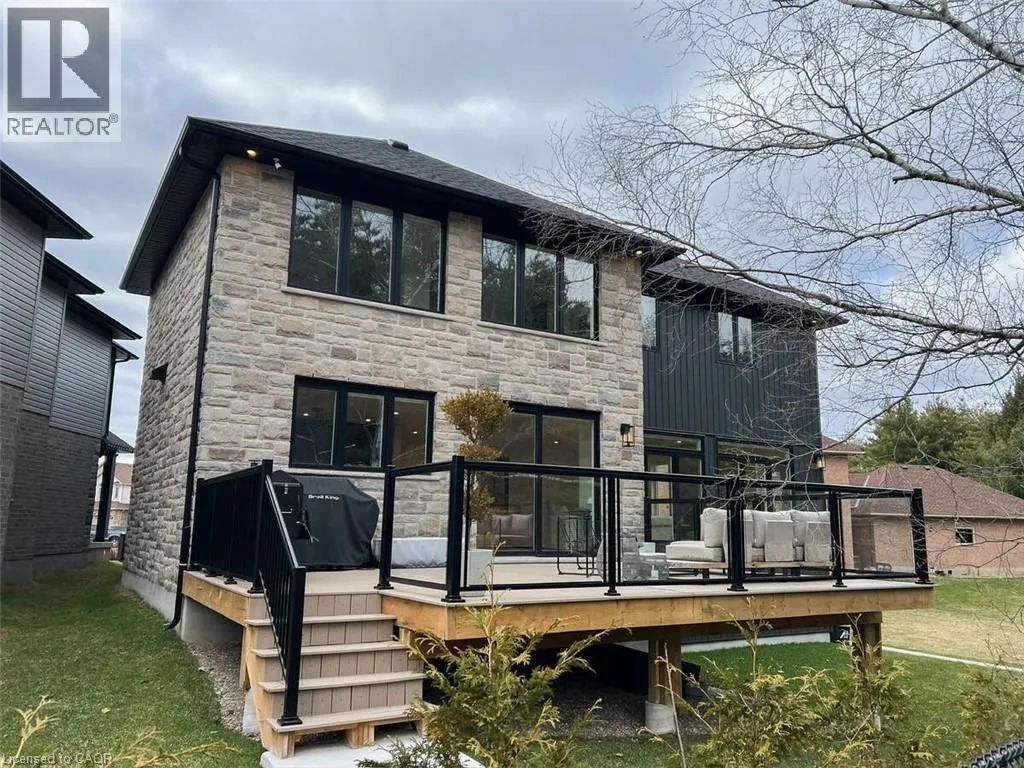 38 MCINTYRE Court