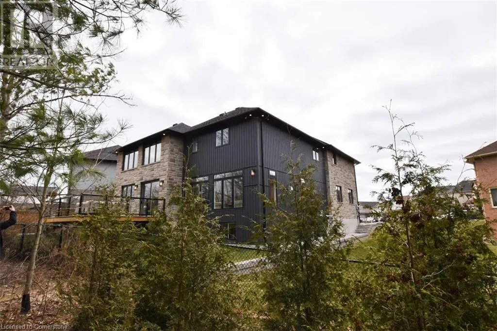 38 MCINTYRE Court