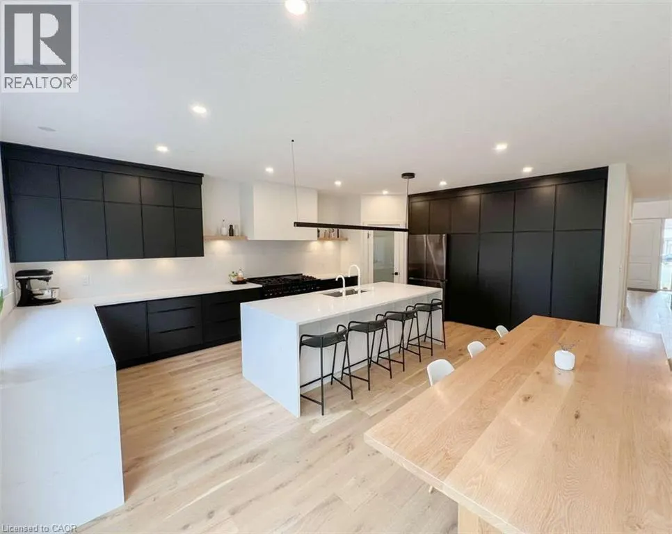38 MCINTYRE Court