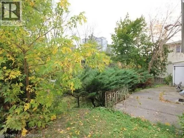 342 KING Street N