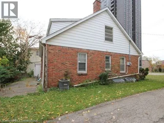 342 KING Street N