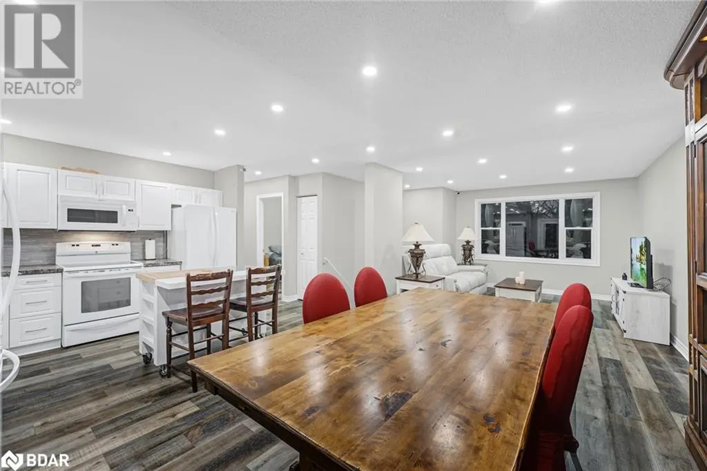 12 RIVERDALE Drive