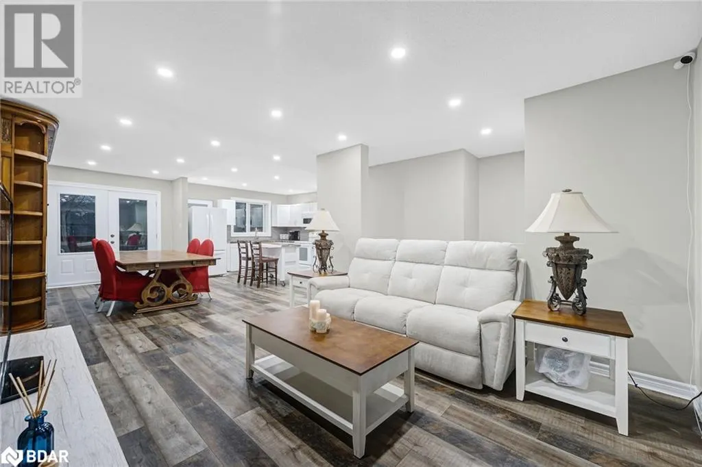 12 RIVERDALE Drive
