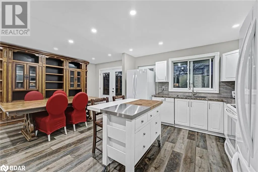 12 RIVERDALE Drive
