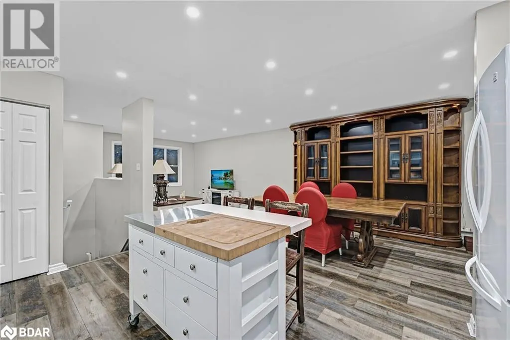 12 RIVERDALE Drive