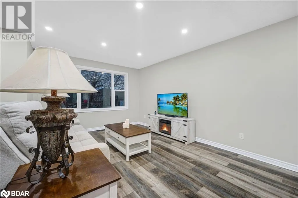 12 RIVERDALE Drive