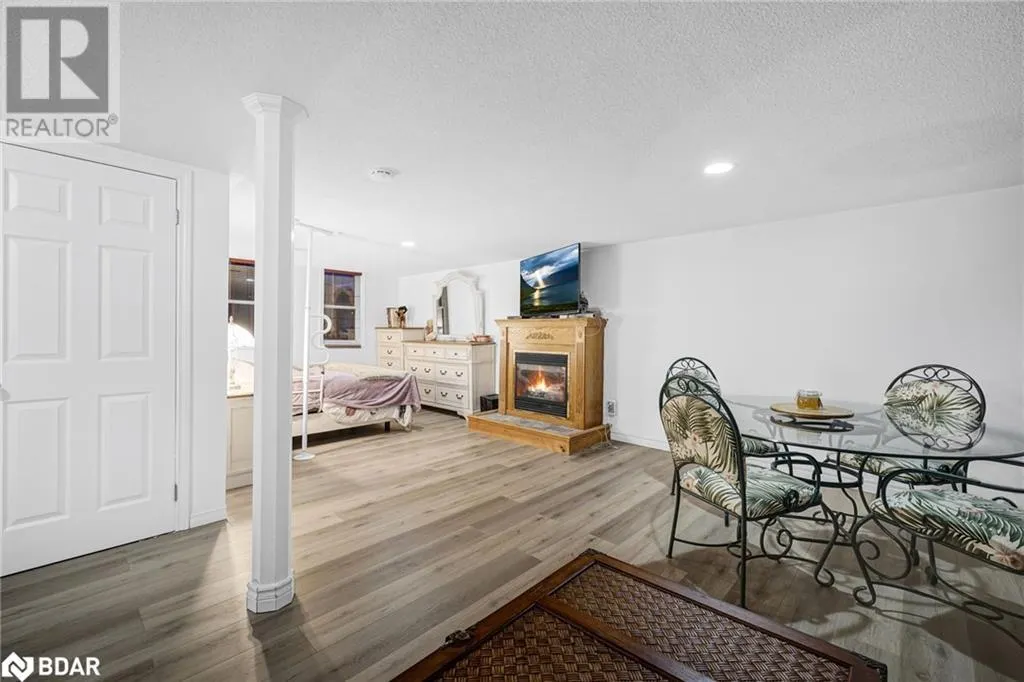 12 RIVERDALE Drive