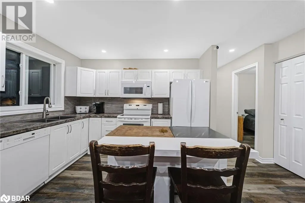 12 RIVERDALE Drive