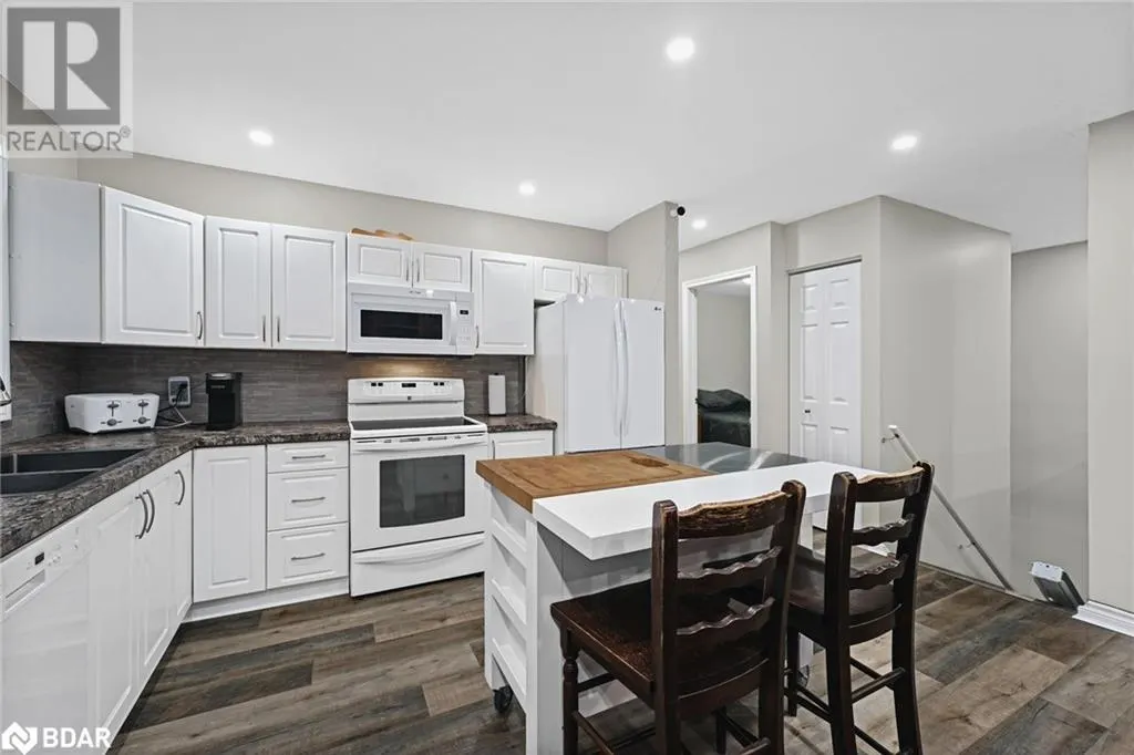 12 RIVERDALE Drive