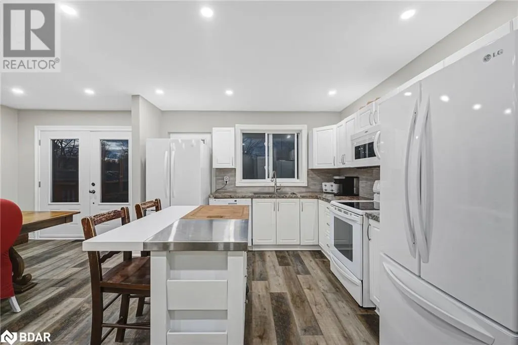 12 RIVERDALE Drive