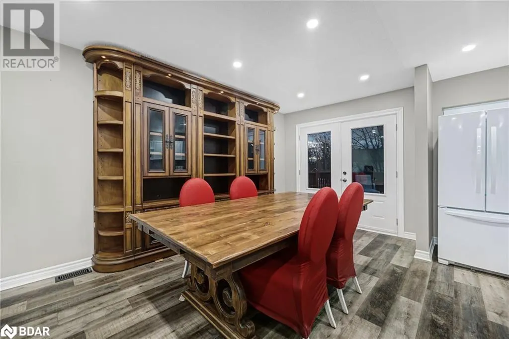 12 RIVERDALE Drive