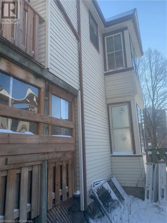 7 WELLAND Avenue
