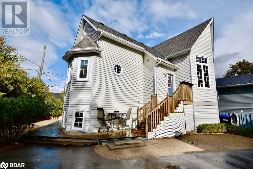 25 LAIDLAW Street
