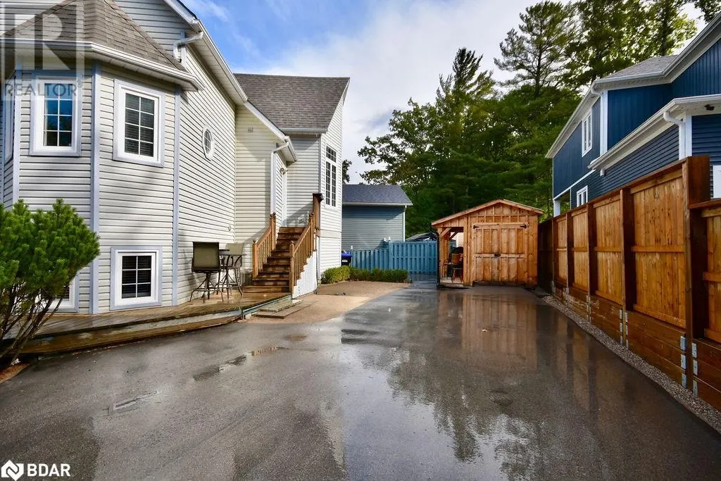25 LAIDLAW Street