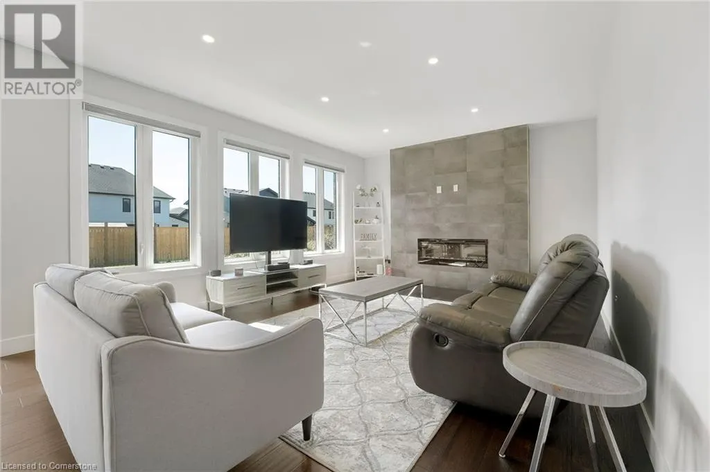 7266 SILVER CREEK Circle