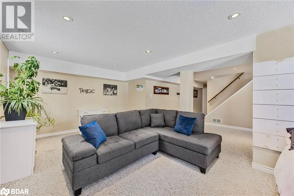 11 MAPLE Court