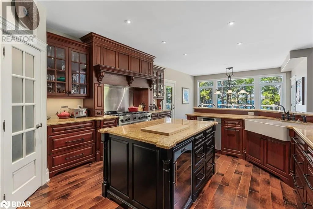 1220 SHOREVIEW Drive