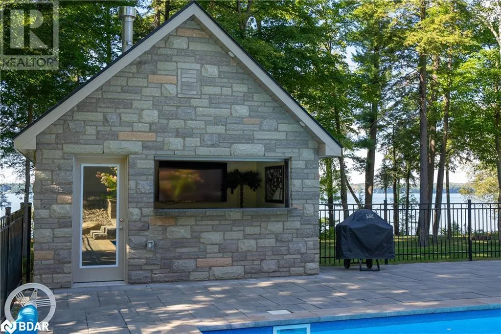 1220 SHOREVIEW Drive
