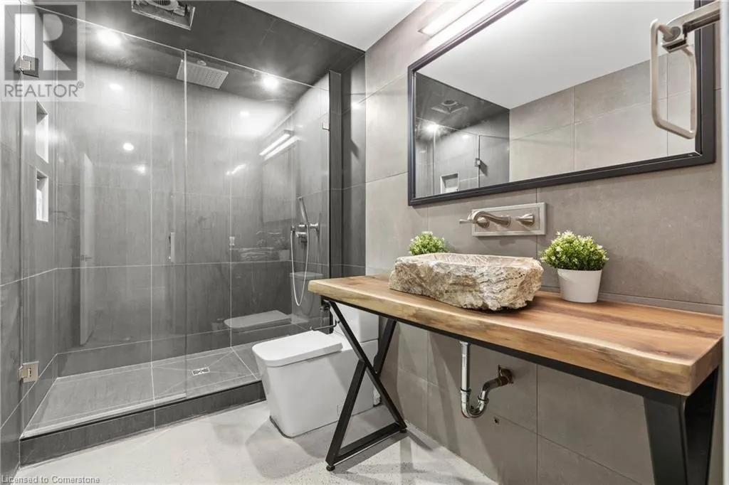 66 BAY Street S Unit# 105, #105