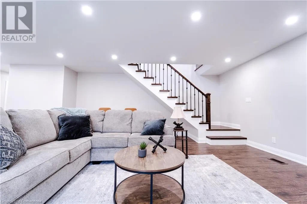 885 GLEN CEDAR Drive