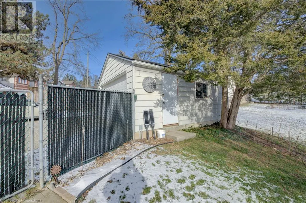 64 WOOLWICH Street