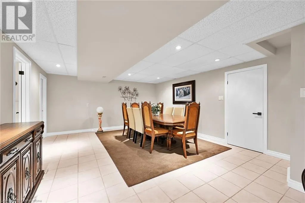 390 MOUNTAIN Road