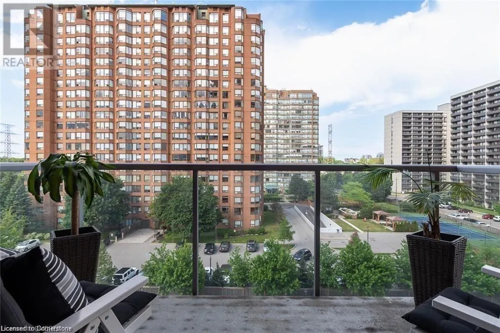 551 MAPLE Avenue Unit# 612, #612