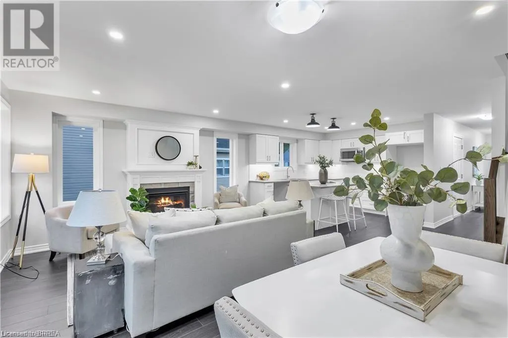 94 SOVEREIGN Street W