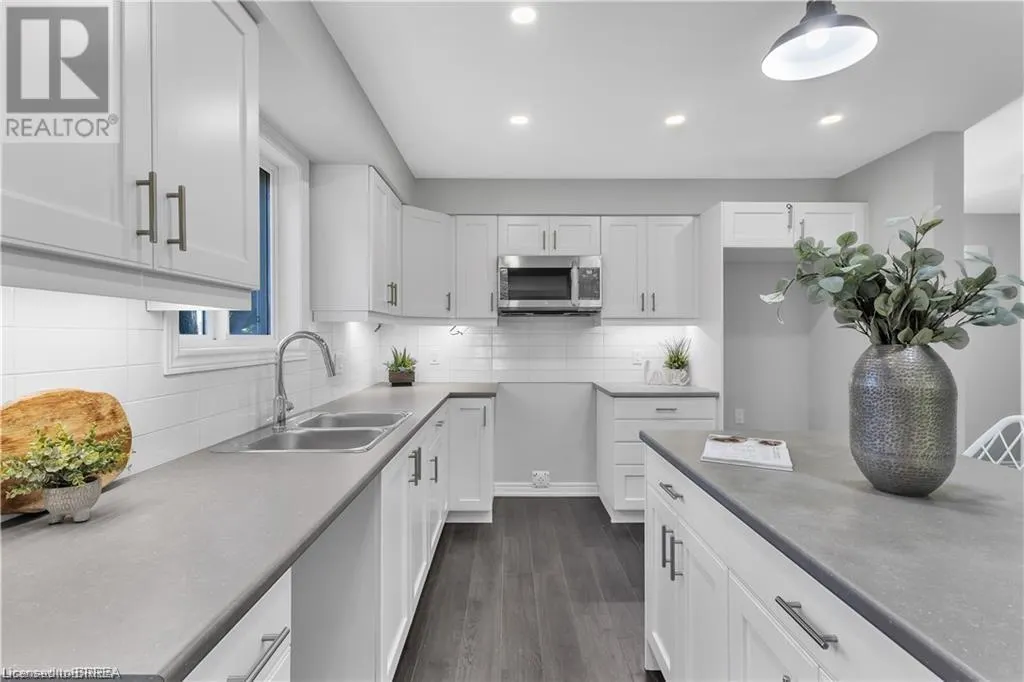 96 SOVEREIGN Street W