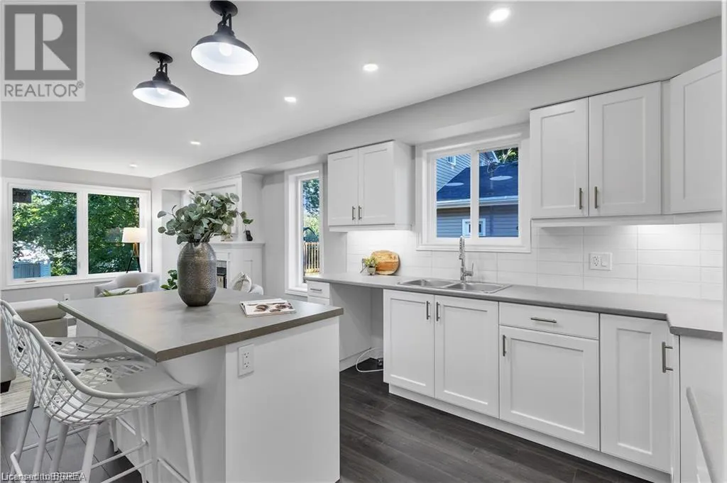 96 SOVEREIGN Street W