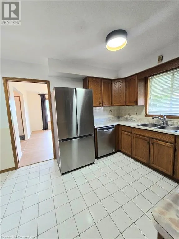 25 HIGHFIELD Avenue Unit# Upper Level