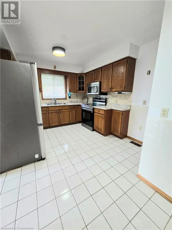 25 HIGHFIELD Avenue Unit# Upper Level
