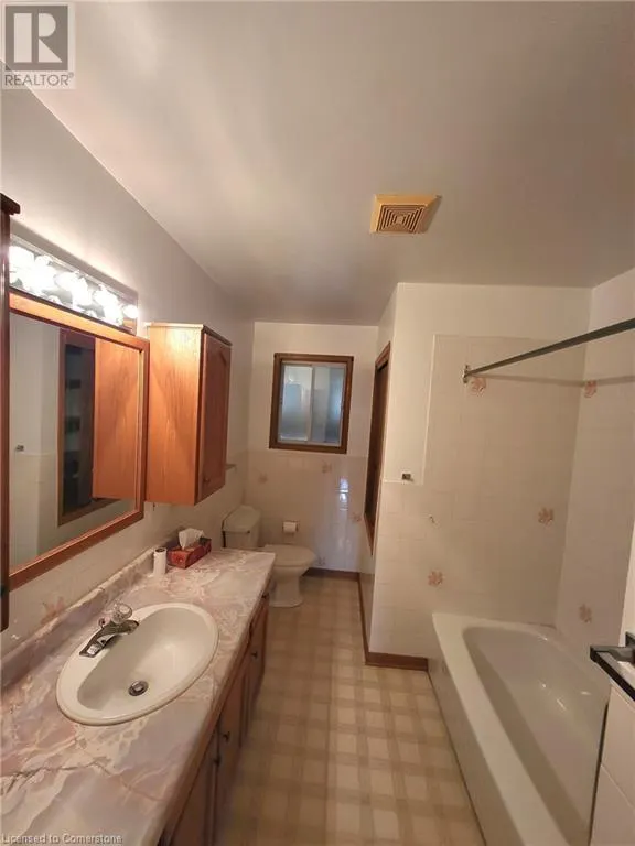 25 HIGHFIELD Avenue Unit# Upper Level