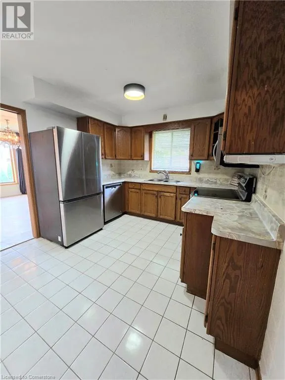 25 HIGHFIELD Avenue Unit# Upper Level