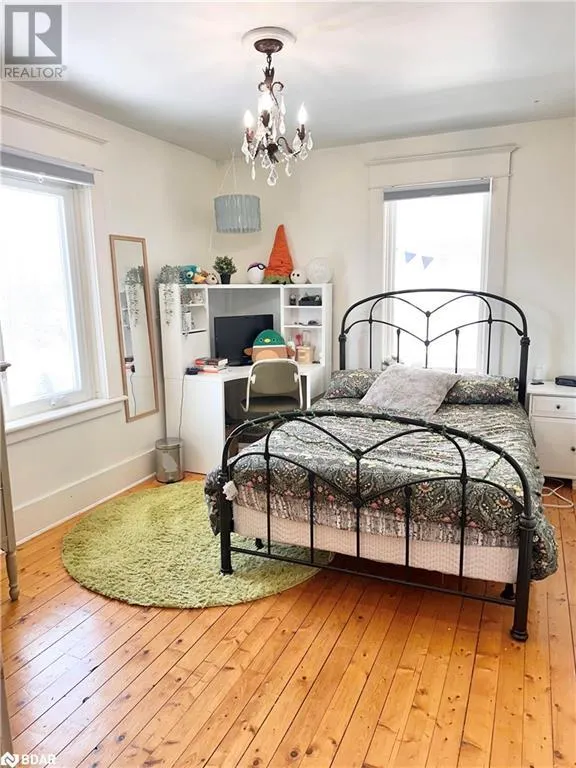 12 ELIZABETH Street W