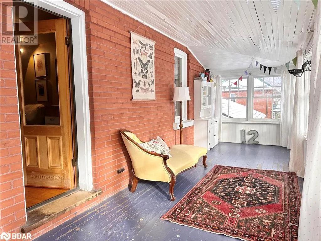 12 ELIZABETH Street W