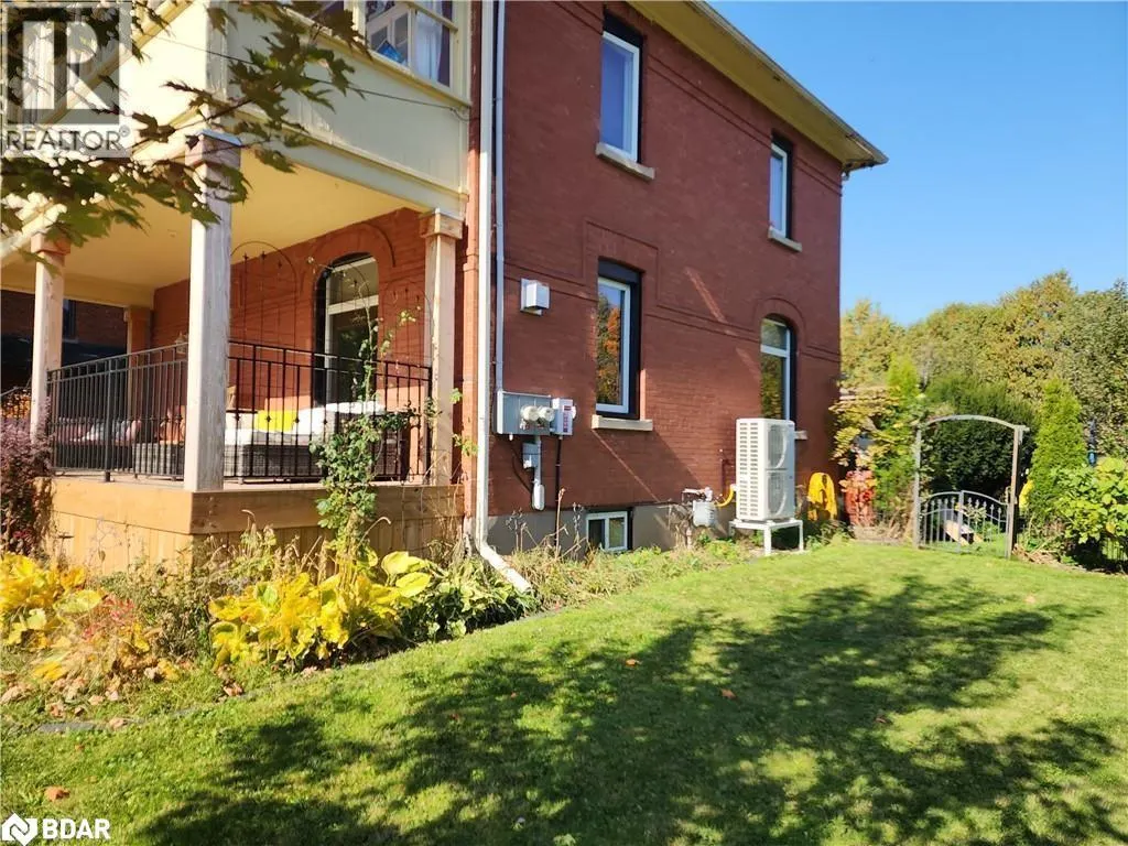 12 ELIZABETH Street W