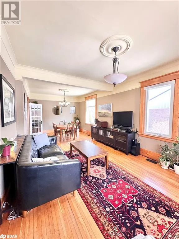 12 ELIZABETH Street W
