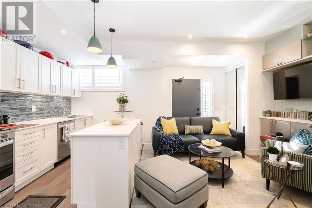 1085 DOUGLAS MCCURDY Common Unit# 111, #111