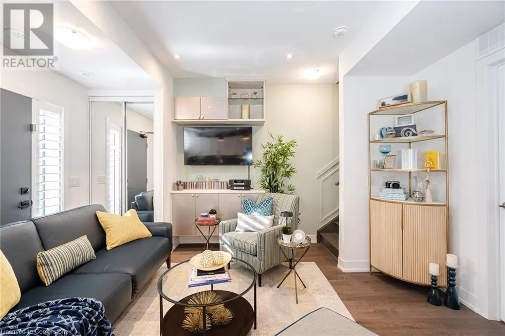1085 DOUGLAS MCCURDY Common Unit# 111, #111