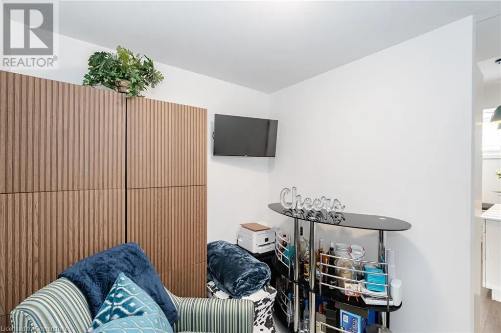 1085 DOUGLAS MCCURDY Common Unit# 111, #111