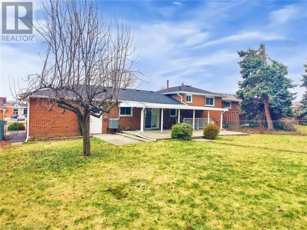 11 MEADOWLAND Gate